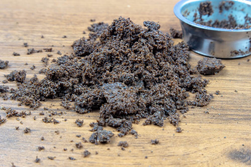 how to dry coffee grounds