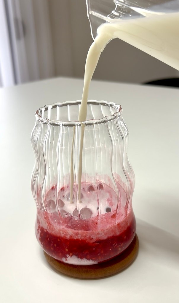iced raspberry matcha latte recipe
