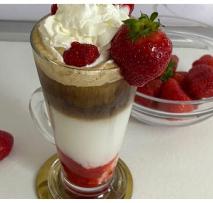 Homemade Strawberry Latte Recipe (Fresh & Creamy)