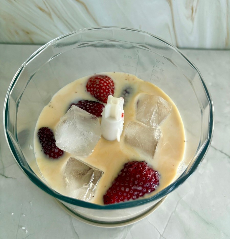 strawberry creme frappuccino recipe