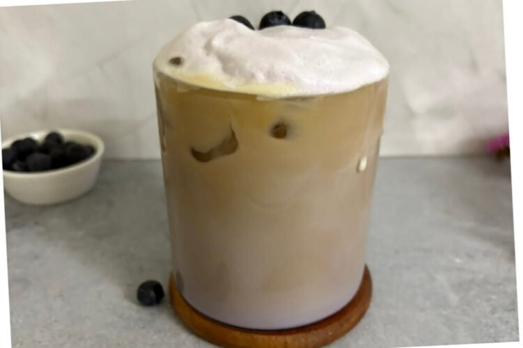 iced blueberry latte